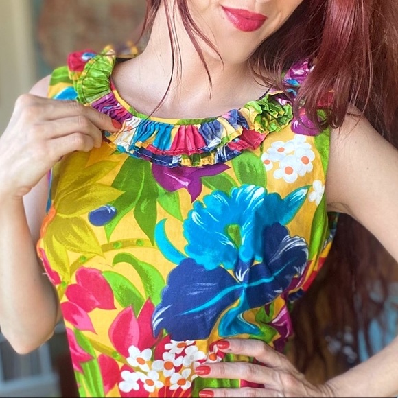 Vintage 1960s Floral Shift Dress W/ Ruffle Neckline - Picture 3 of 12